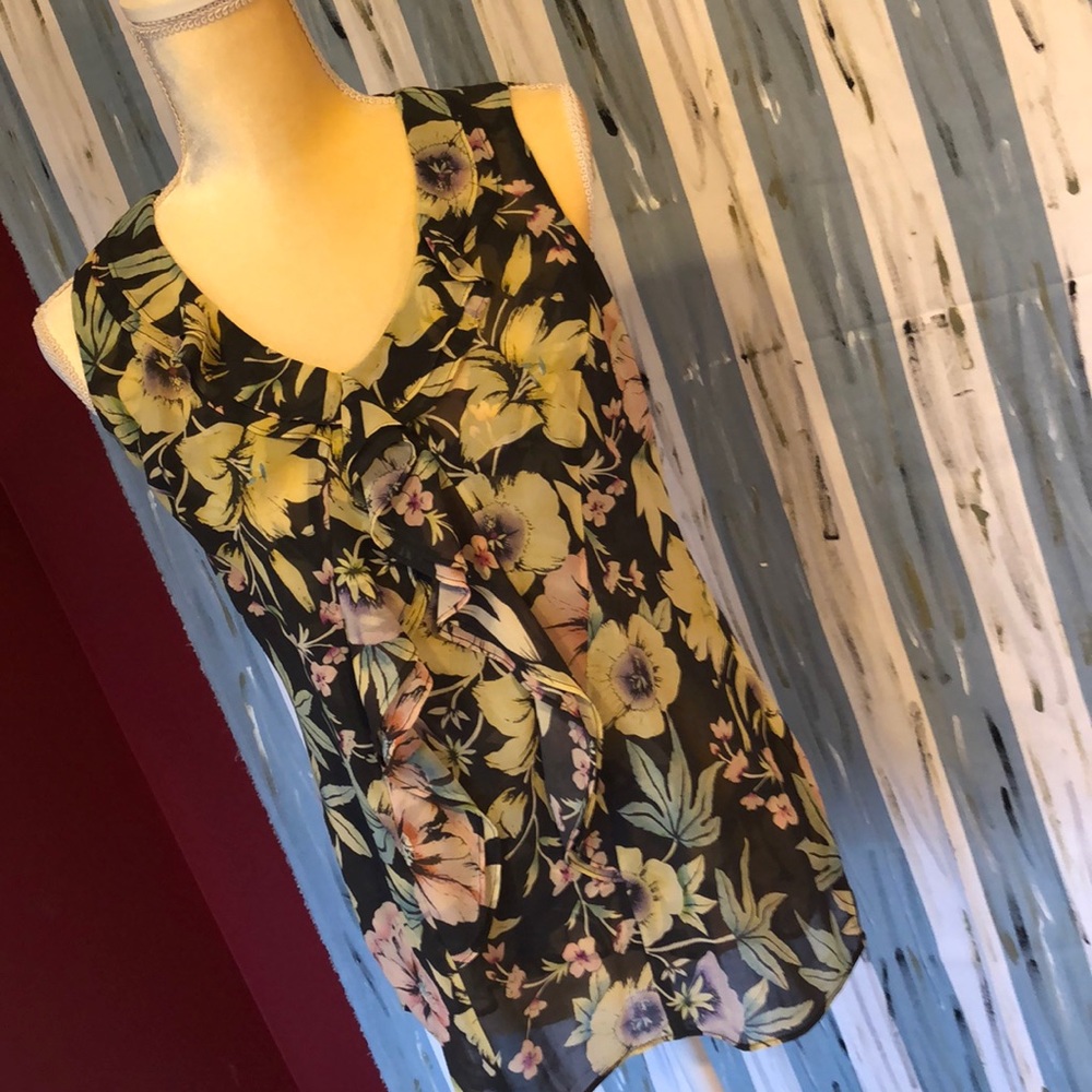 Cabi Ruffle Tank NWOT - Picture 2 of 5